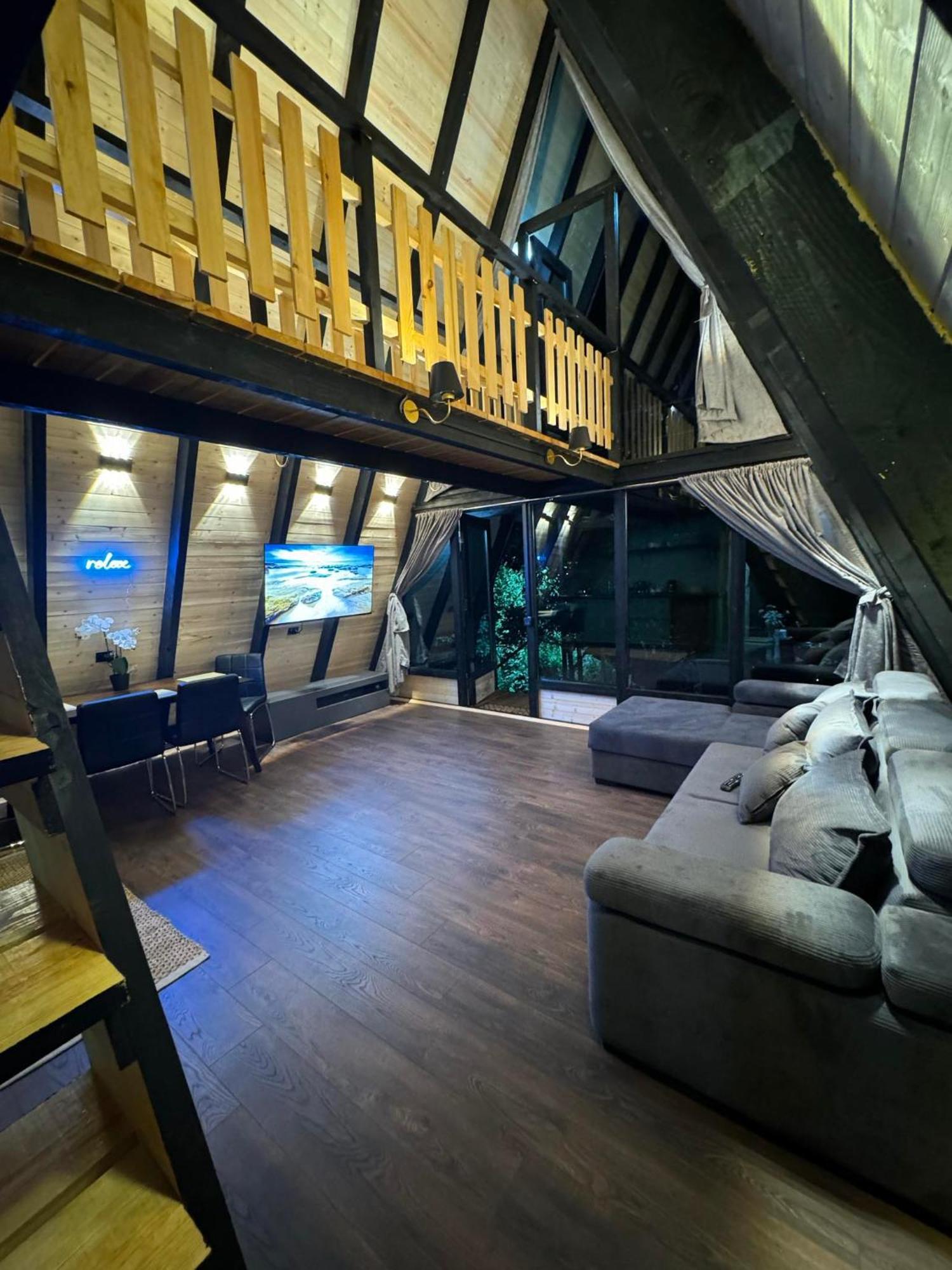 Cottage Sataplia คูทายสิ ภายนอก รูปภาพ